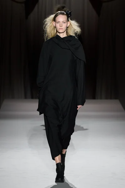 Look 15